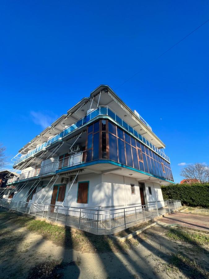 Kamberi Hotel & Apartments 2 Велипойе Экстерьер фото