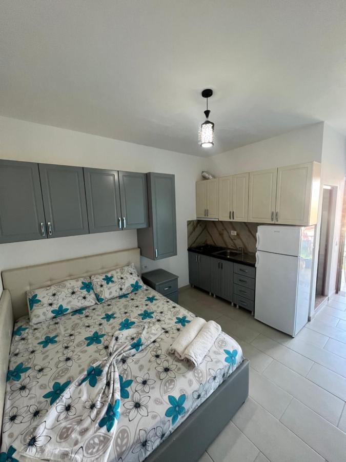 Kamberi Hotel & Apartments 2 Велипойе Экстерьер фото